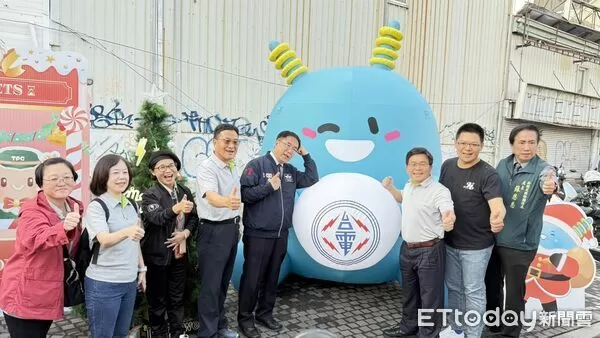 ▲台電攜手海安商圈推出聖誕限定「節電列車」,吸引民眾闖關體驗節電樂趣。(記者林東良翻攝,下同)