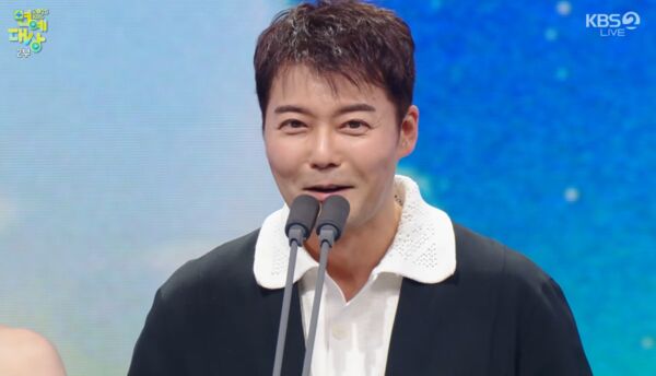 ▲「2025 KBS演藝大賞」朴寶劍、全炫茂、Boom。(圖/典禮播出畫面截圖)