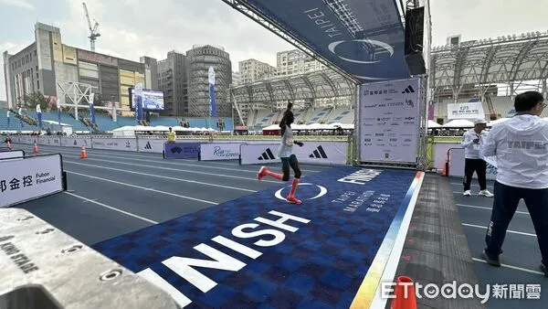 ▲▼首度來台的肯亞好手瓊巴(Bethwel Kibet Chumba)以2小時9分鐘31秒拿下2025年台北馬拉松全馬男子第一。(圖/記者蔡厚瑄攝)