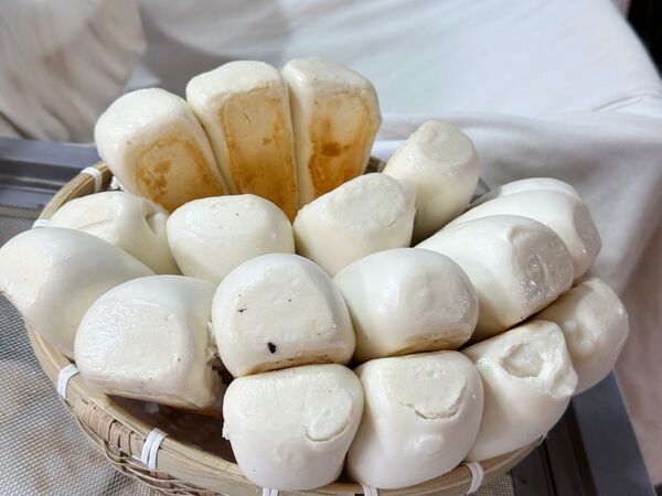 ▲▼「秦記傳統山東饅頭」忠貞市場內超過四十年老字號眷村味。(圖/部落客VIVIYU提供)