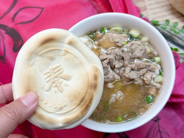 ▲▼「秦記傳統山東饅頭」忠貞市場內超過四十年老字號眷村味。(圖/部落客VIVIYU提供)