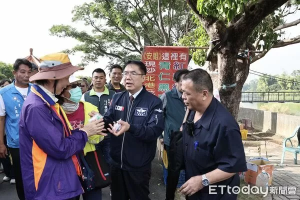 ▲台南市政府在後壁小南海風景區舉辦「2025台南好米季」健走活動,吸引百位民眾走入農村、認識在地文化。(記者林東良翻攝,下同)