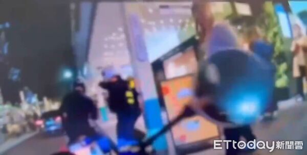 ▲▼ 張文中山砍人 最新畫面曝光!警「逆向」衝手扶梯救援 。(圖/記者張君豪翻攝)