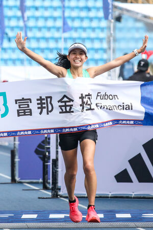 ▲▼2025台北馬拉松全馬國內組女子第一張芷瑄。(圖/主辦單位提供)