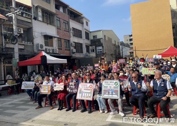 ▲「保庇天后」王彩樺現身台南祀典大天后宮,與公路局攜手宣導用路人風險意識,提醒民眾遵守交通規則、遠離事故風險。(記者林東良翻攝,下同)