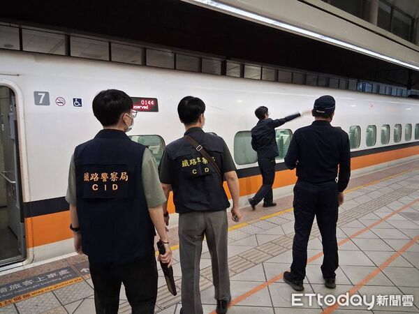 ▲▼民眾報案稱高鐵列車上有爆裂物。(圖/記者林東良翻攝)