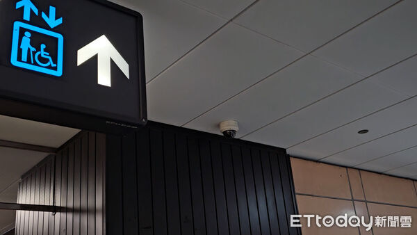 ▲▼捷運台北車站M7出口附近監視器。(圖/記者呂佳賢攝)