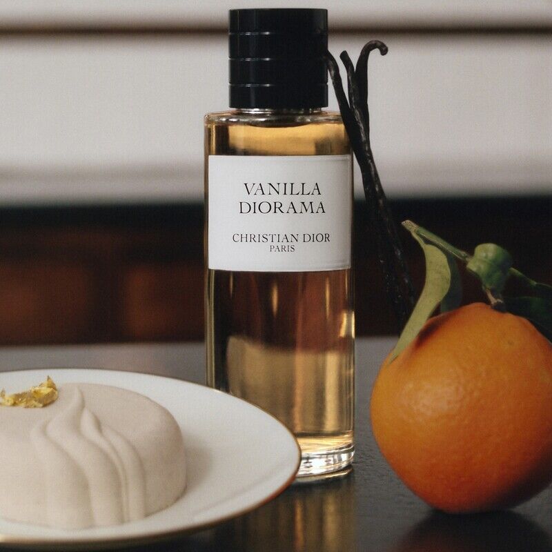 為什麼香草是香水界的「黑色黃金」?12 款必買推薦!從溫暖奶甜到清冷木質、性感煙燻通通有