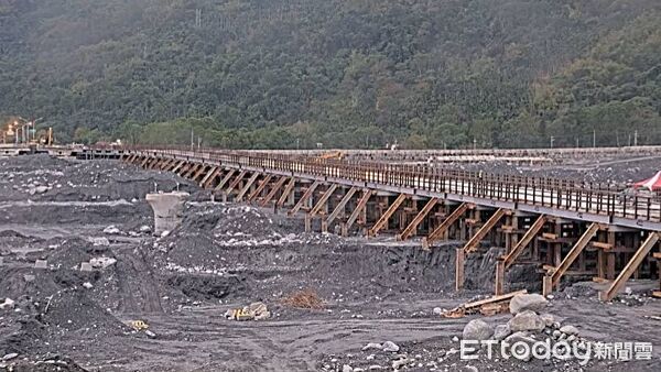 ▲▼馬太鞍溪鋼便橋提前1個月完工。(圖/公路局提供)