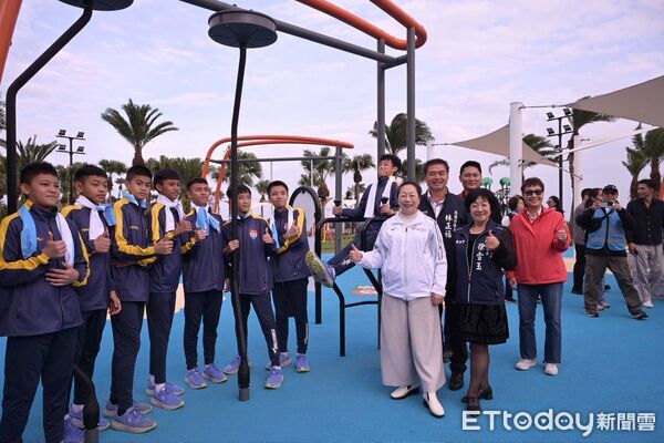 ▲▼縣長徐榛蔚親自主持「太平洋公園成人體健區暨周邊震災復健工程」完工啟用典禮。(圖/花蓮縣政府提供,下同)
