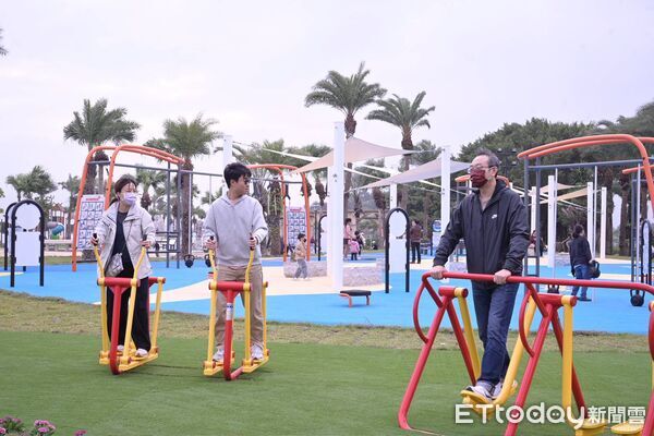 ▲▼縣長徐榛蔚親自主持「太平洋公園成人體健區暨周邊震災復健工程」完工啟用典禮。(圖/花蓮縣政府提供,下同)