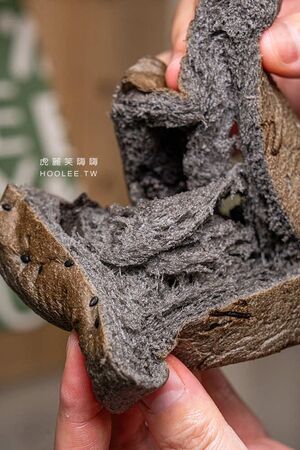 ▲▼高雄超柔軟生吐司專賣「小真實烘焙」!必吃草莓奶酥與濃郁黑芝麻乳酪,推薦生奶包系列。(圖/部落客虎麗提供)