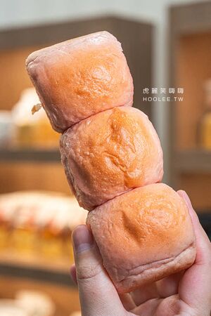 ▲▼高雄超柔軟生吐司專賣「小真實烘焙」!必吃草莓奶酥與濃郁黑芝麻乳酪,推薦生奶包系列。(圖/部落客虎麗提供)