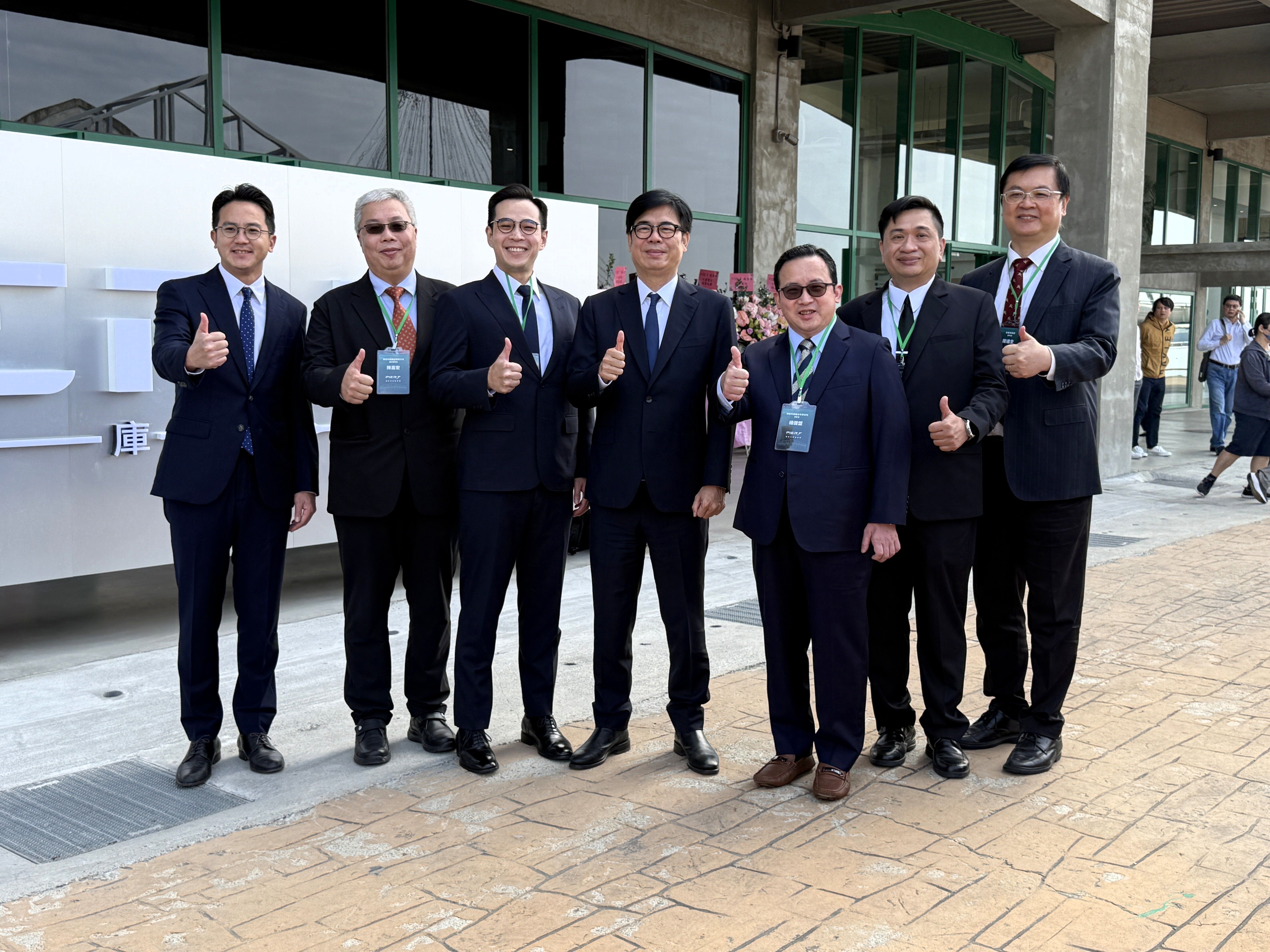 ▲▼擷發科技董事長楊健盟博士(右三)與高雄市市長陳其邁(左四)。(圖/擷發科提供)