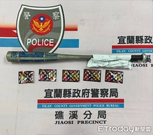 ▲▼大哥夥同3友人擄押弟弟,警方逮4嫌,起出查犯案球棒、毒品咖啡包。(圖/記者游芳男翻攝,下同)