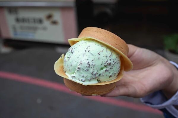 ▲▼阿花脆皮紅豆餅。(圖/部落客美熊很愛吃授權提供)