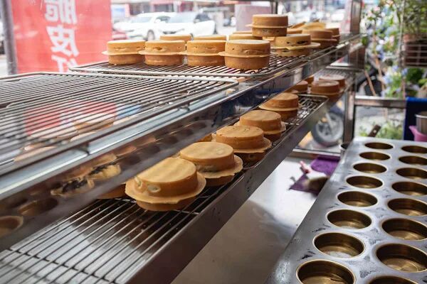 ▲▼阿花脆皮紅豆餅。(圖/部落客美熊很愛吃授權提供)