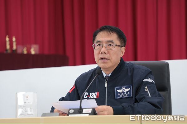 ▲台南市長黃偉哲於擴大市政會議中公布就職七週年施政成果,以具體數據呈現城市轉型成果,七年來公務行程里程可繞行台灣543圈,象徵勤走基層、傾聽民意。(圖/記者林東良翻攝,下同)