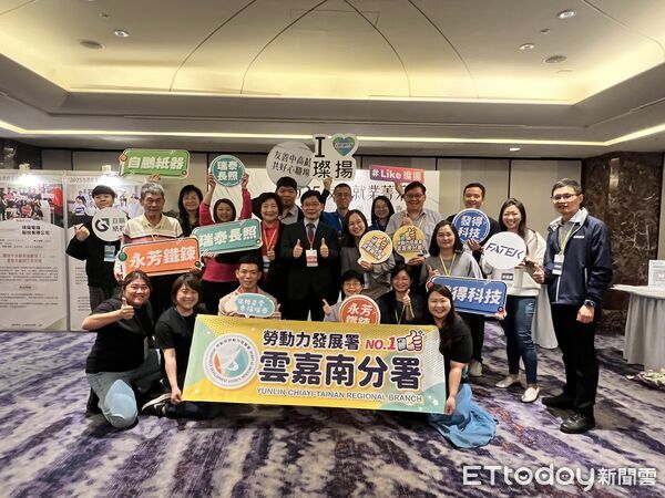 ▲雲嘉南分署輔導企業推動中高齡友善職場,今年共有5家單位榮獲「2025友善就業菁采獎」肯定。(記者林東良翻攝,下同)