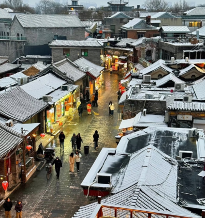 ▲北京降「糖霜雪」。(圖/翻攝自微博,下同)