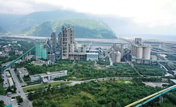 近來因進口水泥爭議,台泥與環泥親上火線。