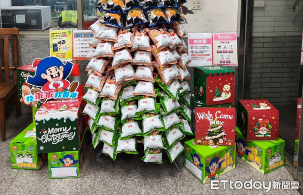 ▲仁愛警分局推出「乖乖」聖誕樹,守護原鄉平安夜。(圖/記者高堂堯翻攝,下同)