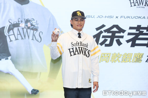 ▲徐若熙加盟福岡軟銀鷹隊記者會。(圖/記者林敬旻攝)