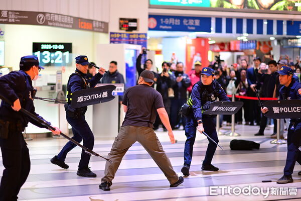 ▲▼隨機殺人後全國抓網路恐嚇逮12人「4個收押」,跨年活動在即先預防演練。(圖/記者邱中岳翻攝)