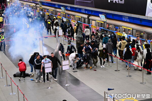 ▲▼隨機殺人後全國抓網路恐嚇逮12人「4個收押」,跨年活動在即先預防演練。(圖/記者邱中岳翻攝)