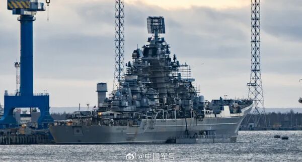 ▲▼進行現代化改造的俄羅斯海軍基洛夫級核動力飛彈巡洋艦「納希莫夫海軍上將號」(Admiral Nakhimov)。(圖/翻攝自中國軍號微博)