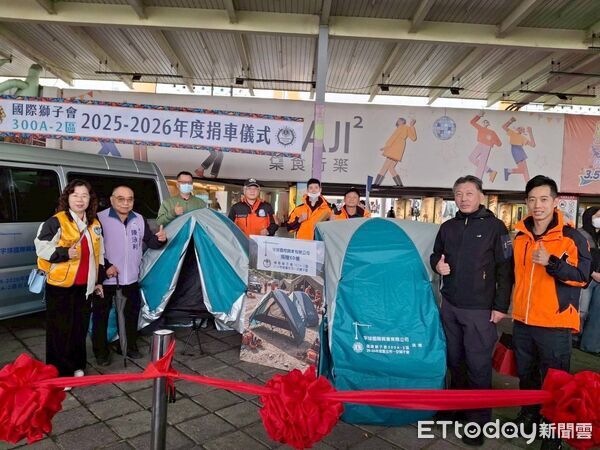 ▲新北市消防局特搜大隊,今天獲捐60組行軍帳篷,提升災後休息品質。(圖/記者陸運陞翻攝)