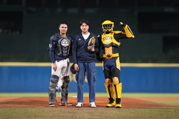 ▲許庭綸開球。(圖/中華棒協提供)