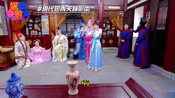 ▲▼《週末最強大》深夜錄影遇7.0強震!11藝人護頭逃生。(圖/翻攝自臉書)