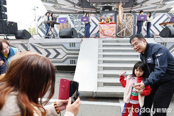 ▲全國開台聖王祭典聯誼大會於北汕尾鹿耳門天后宮登場,來自全台60多間宮廟齊聚,場面莊嚴盛大,市長黃偉哲親臨現場參與祭典,與各地宮廟代表及信眾一同祈福。(記者林東良翻攝,下同)