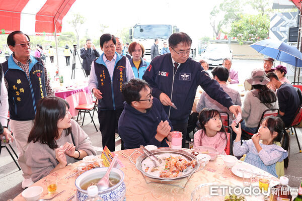 ▲全國開台聖王祭典聯誼大會於北汕尾鹿耳門天后宮登場,來自全台60多間宮廟齊聚,場面莊嚴盛大,市長黃偉哲親臨現場參與祭典,與各地宮廟代表及信眾一同祈福。(記者林東良翻攝,下同)