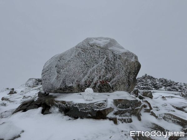 ▲▼雪山積雪30公分連傳山難,2山友失溫斷氣。(圖/記者楊永盛翻攝)