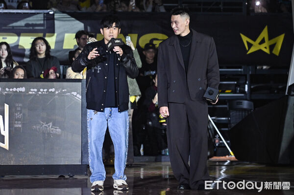 ▲▼林書豪球衣引退儀式,周杰倫驚喜現身獻上祝福。(圖/記者李毓康攝)