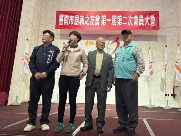 ▲▼民進黨立委郭國文指出,2025年12月27日,陳亭妃替不支持民進黨、力挺藍白的無黨籍市議員,同時是他2024年立委選舉的對手站台。(圖/翻攝自Facebook/郭國文)