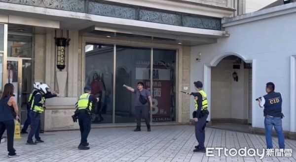 ▲▼仁武反恐 。(圖/記者陳宏瑞翻攝)