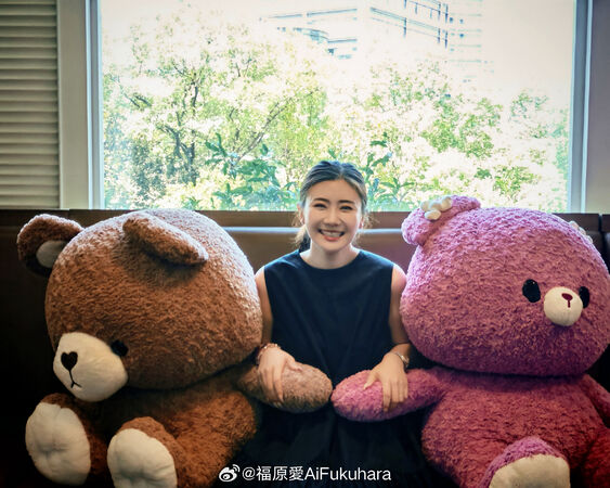 ▲▼福原愛二婚沒有結婚戒指,登記結婚後旅行發現懷孕。(圖/翻攝自微博)