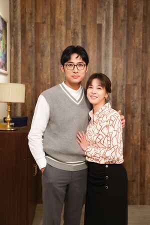 ▲蘇晏霈與李運慶在《豆腐媽媽》飾演夫妻。(圖/民視提供)