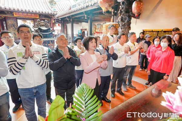 ▲搶頭香!何欣純全國第一市政辦公室開箱 備戰2026搖擺州大戰。(圖/記者游瓊華翻攝)