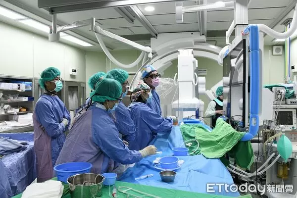 ▲▼ 聯手創新醫療突破 大林慈濟完成經導管二尖瓣夾合術 。(圖/嘉義大林慈濟提供)