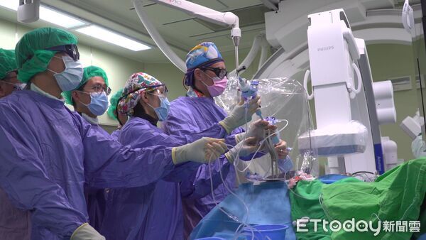 ▲▼ 聯手創新醫療突破 大林慈濟完成經導管二尖瓣夾合術 。(圖/嘉義大林慈濟提供)