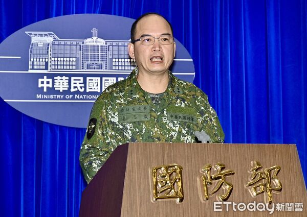 ▲國防部召開臨時記者會,作計室次長連志威中將說明針對中共實彈軍演應處作為。(圖/記者李毓康攝)