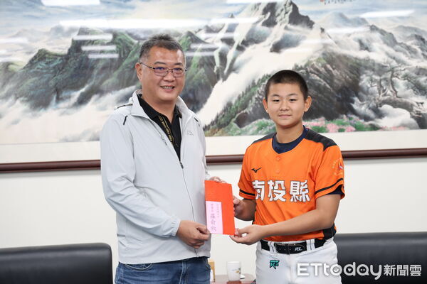 ▲新街國小棒球隊於台彩威力盃全國少棒賽奪冠,南投縣長許淑華勉勇敢追夢。(圖/南投縣政府提供)