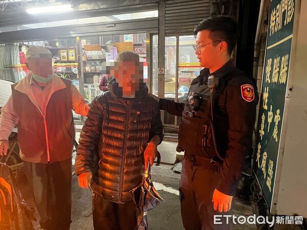 ▲▼ 寒冬送暖協助智能遲緩老翁尋親 。(圖/民雄分局提供)