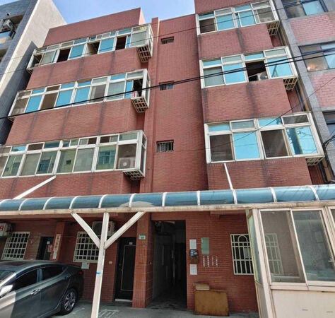 二軍球員先前爆料「觀音宿舍設備老舊簡陋,室內潮濕發霉、空間狹小,且周邊環境混雜。(圖/讀者提供)