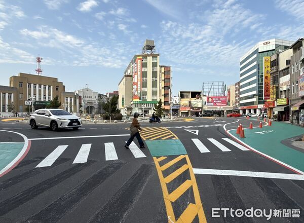 ▲台南市政府29日召開道路交通安全會報,由副市長葉澤山主持,盤點2025年前三季交通事故趨勢,市府指出自5月起事故風險已連續5個月下降。(記者林東良翻攝,下同)