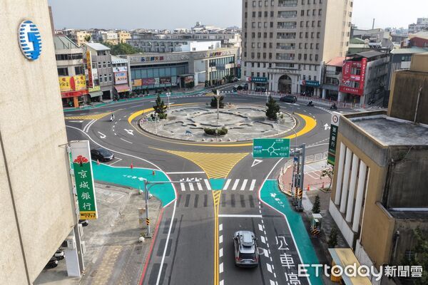 ▲台南市政府29日召開道路交通安全會報,由副市長葉澤山主持,盤點2025年前三季交通事故趨勢,市府指出自5月起事故風險已連續5個月下降。(記者林東良翻攝,下同)